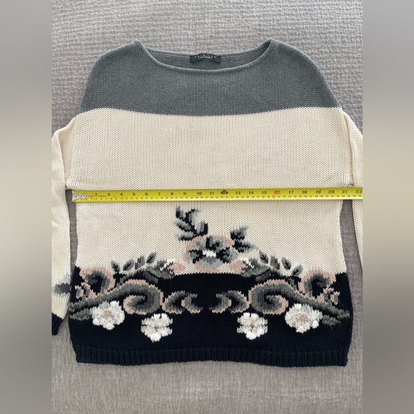Women's Colorblock Floral Sweater - Picture 8 of 8